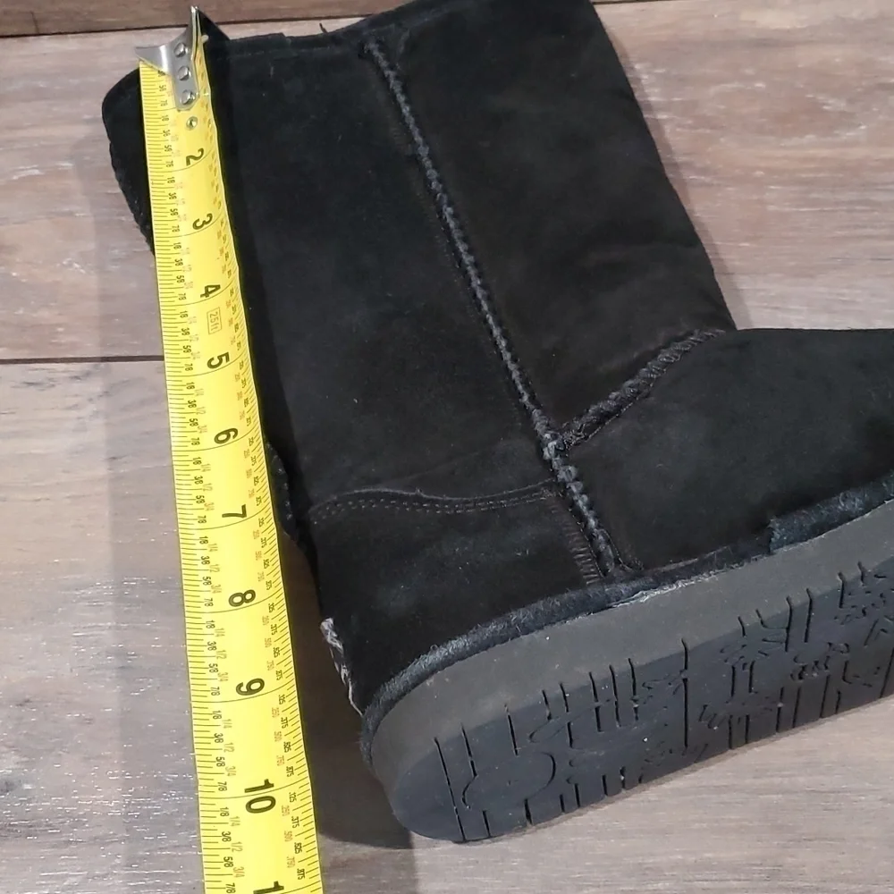 Bearpaw Youth tall boots shoes sz 4 big girls